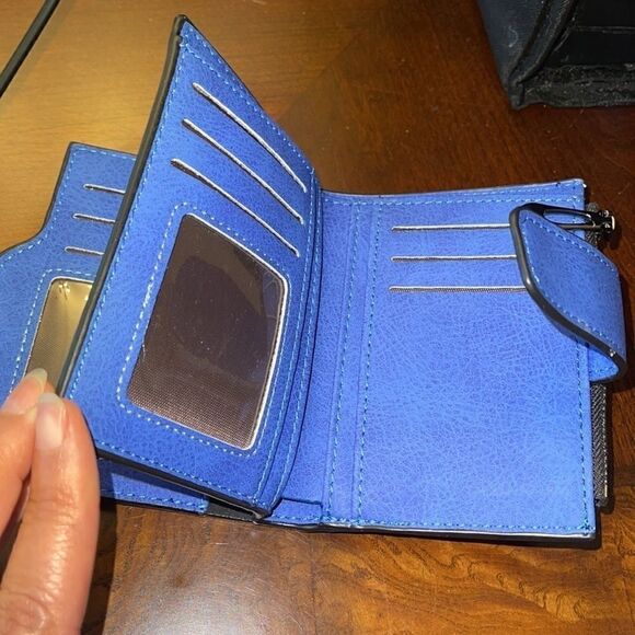 NWOT Multi compartment cobalt blue vegan wallet - Picture 6 of 11